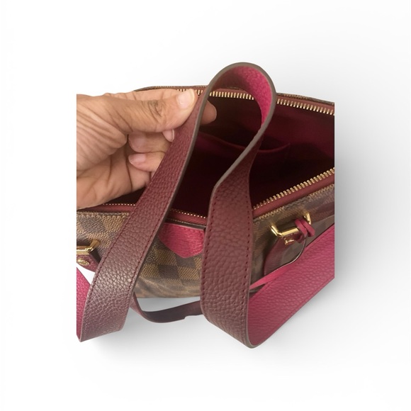 Louis Vuitton Hyde Park Handbag Damier with Leather Crossbody - Picture 5 of 16